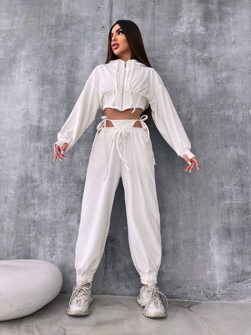 Велюровий комплект: кофта з корсетними елементами + джогери з імітацією трусиків Велюровий комплект: кофта з корсетними елементами + джогери з імітацією трусиків | PUSHKA SHOP