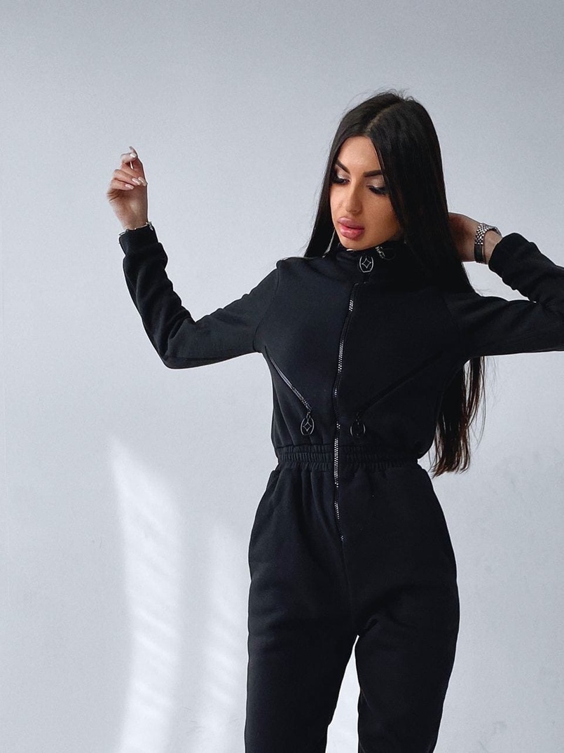 Черный стильный комбинезон декорированный молниями  Черный стильный комбинезон декорированный молниями  | PUSHKA SHOP