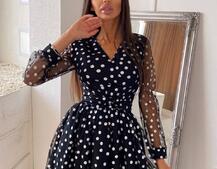 Милое платье с пышной юбочкой и запахом на груди Милое платье с пышной юбочкой и запахом на груди | PUSHKA SHOP