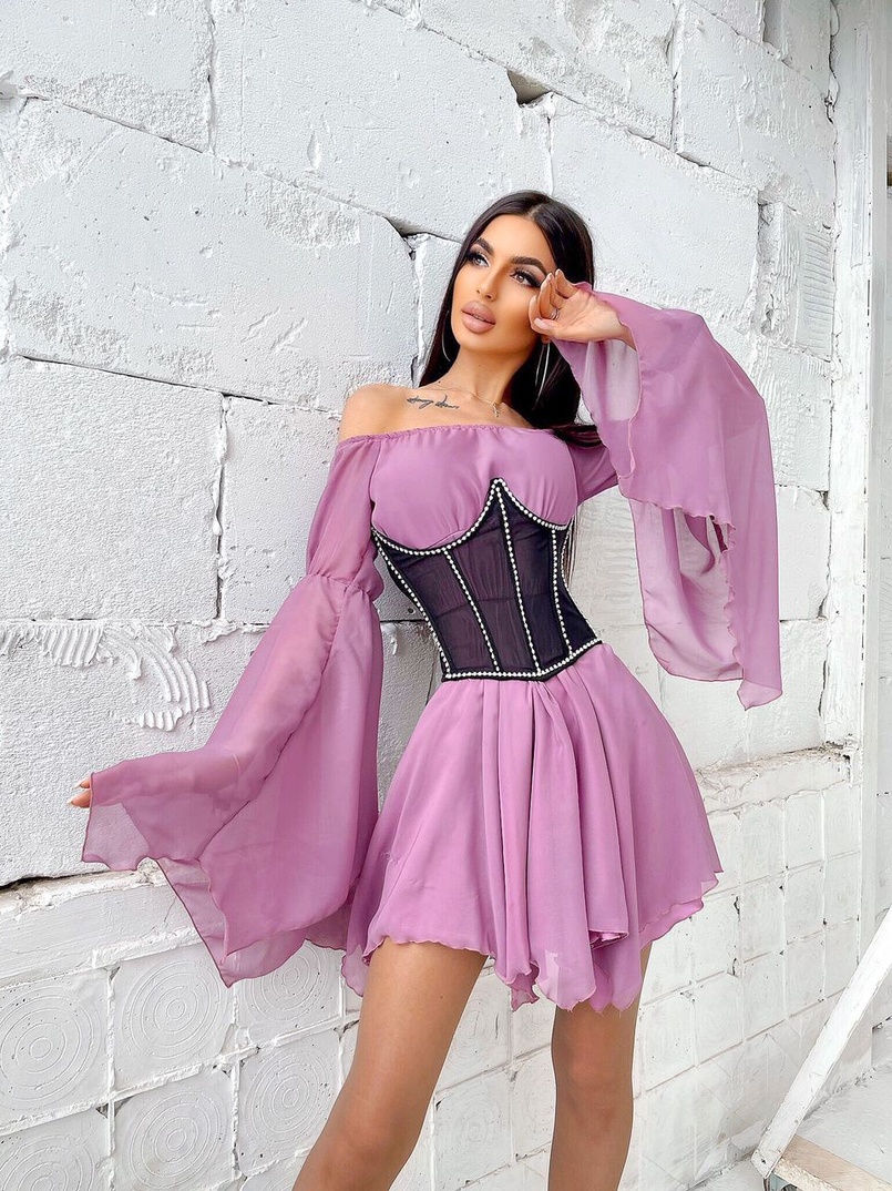 Шифоновое платье ассиметричного кроя с расклешенными рукавами + корсет декорированный стразами  | PUSHKA SHOP