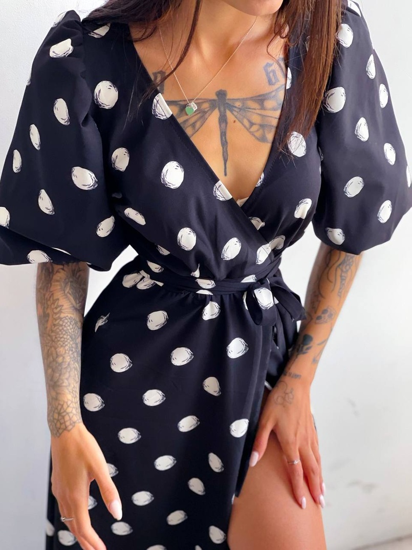 Платье миди в горох с запахом и объемными рукавами  Платье миди в горох с запахом и объемными рукавами  | PUSHKA SHOP