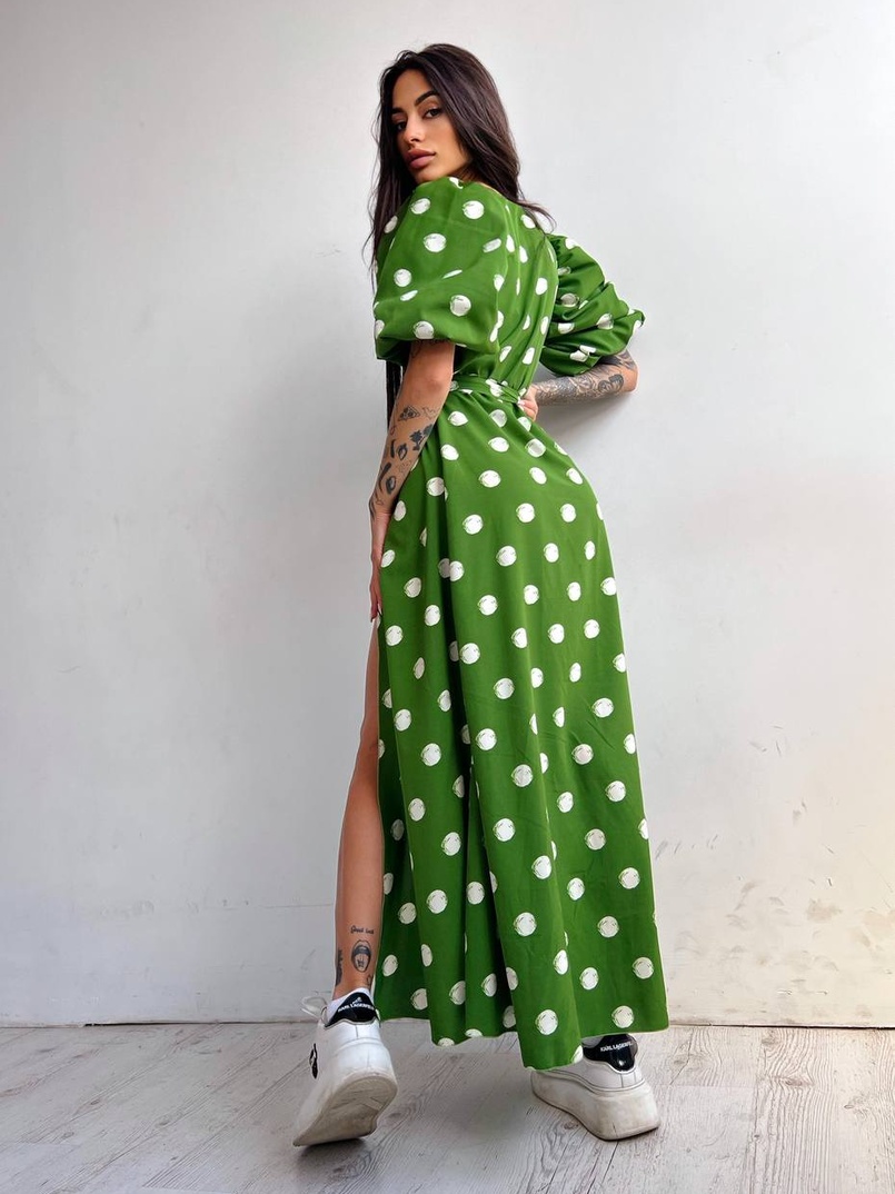 Платье миди в горох с запахом и объемными рукавами Платье миди в горох с запахом и объемными рукавами | PUSHKA SHOP