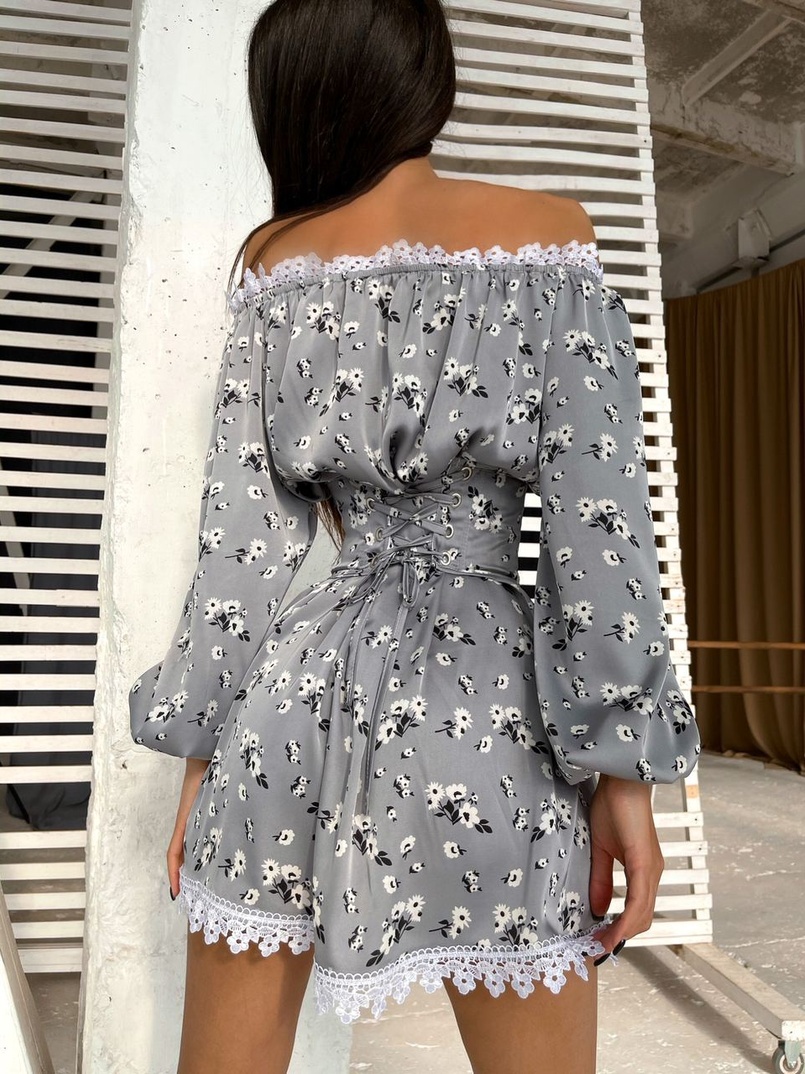 Шелковое платье,декорированное кружевом, в комплекте с корсетом Шелковое платье,декорированное кружевом, в комплекте с корсетом | PUSHKA SHOP