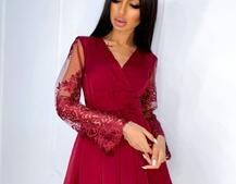 Милое платье  с расклешенными кружевными рукавами  | PUSHKA SHOP