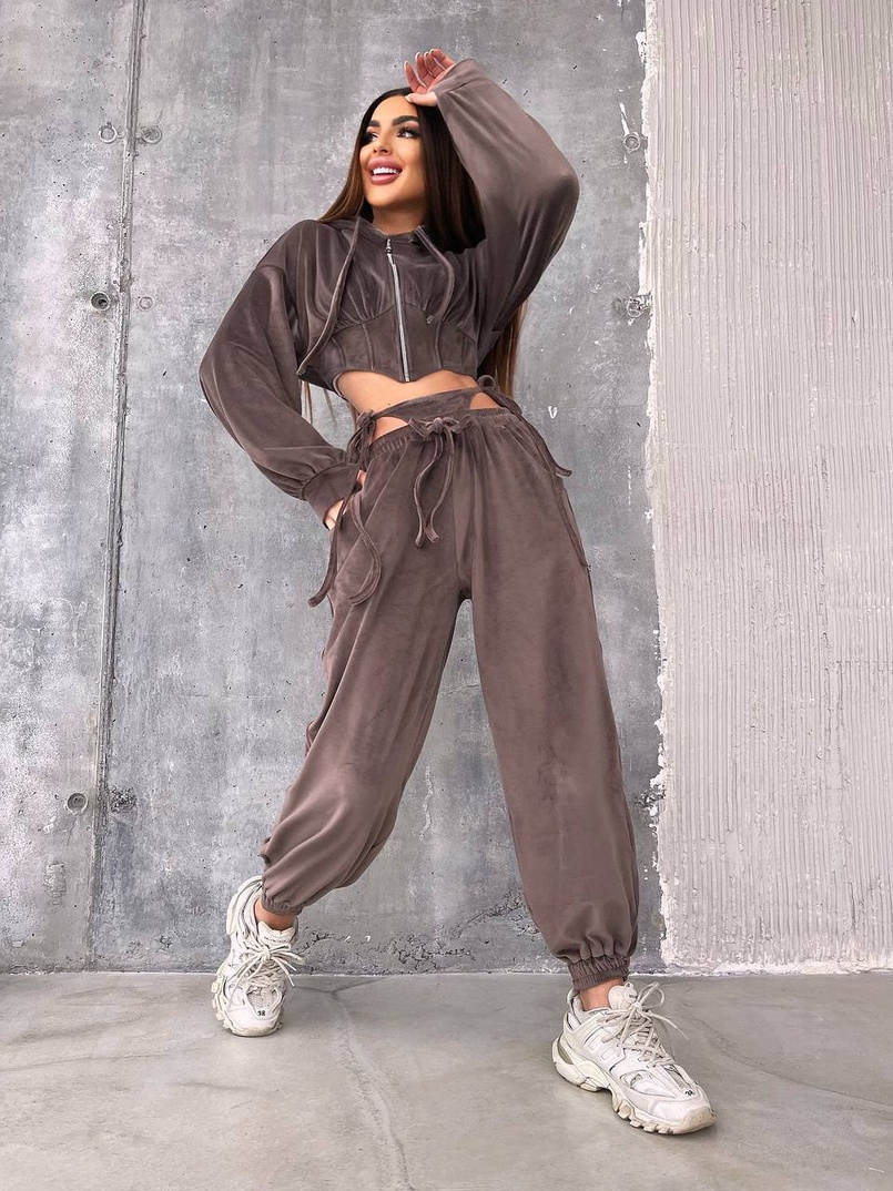 Велюровий комплект: кофта з корсетними елементами + джогери з імітацією трусиків Велюровий комплект: кофта з корсетними елементами + джогери з імітацією трусиків | PUSHKA SHOP