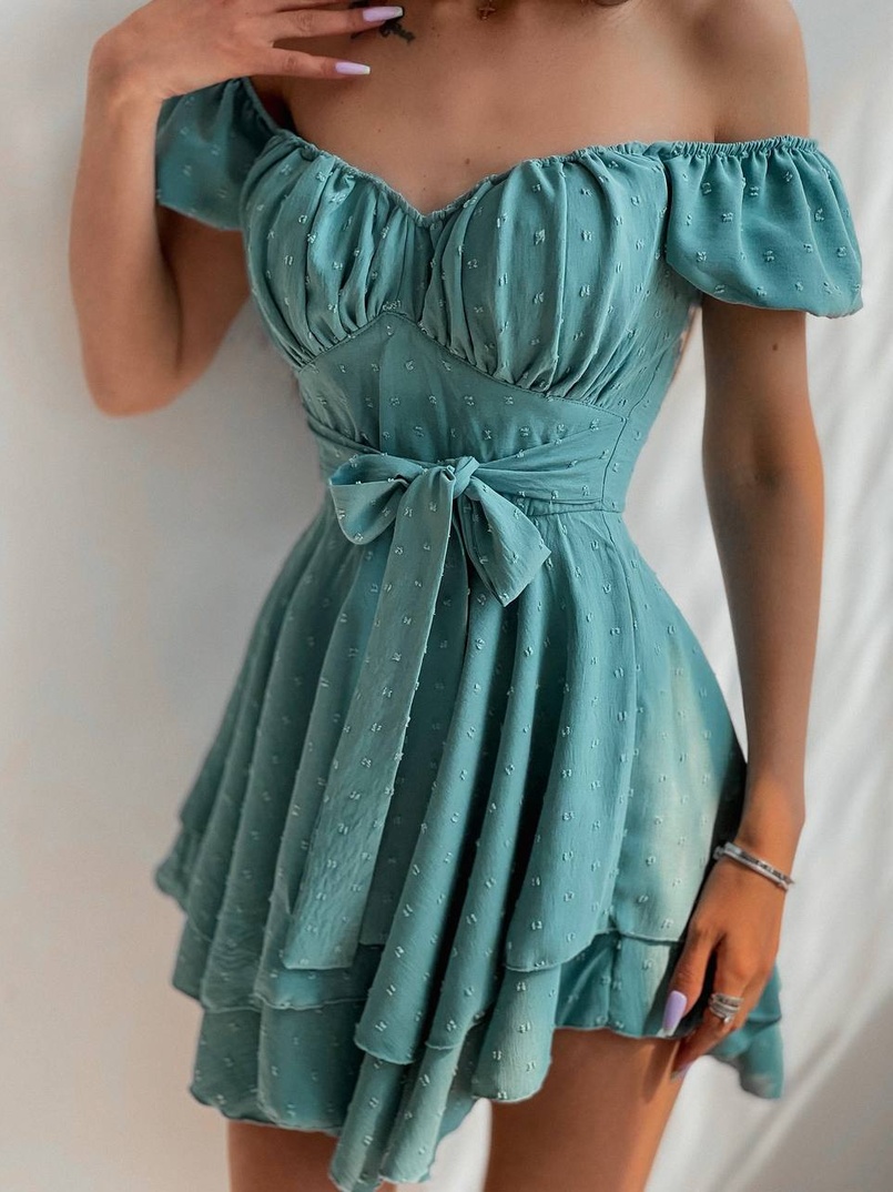 Платье со сборкой на груди и пышной юбкой Платье со сборкой на груди и пышной юбкой | PUSHKA SHOP