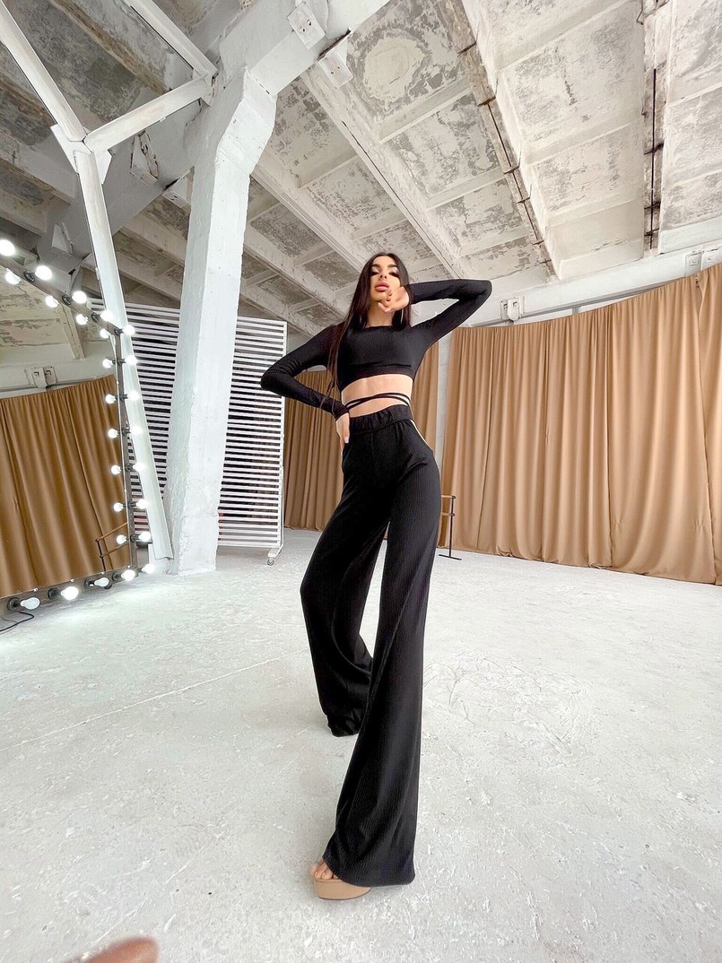 Трикотажный костюм с расклешенными брюками   | PUSHKA SHOP