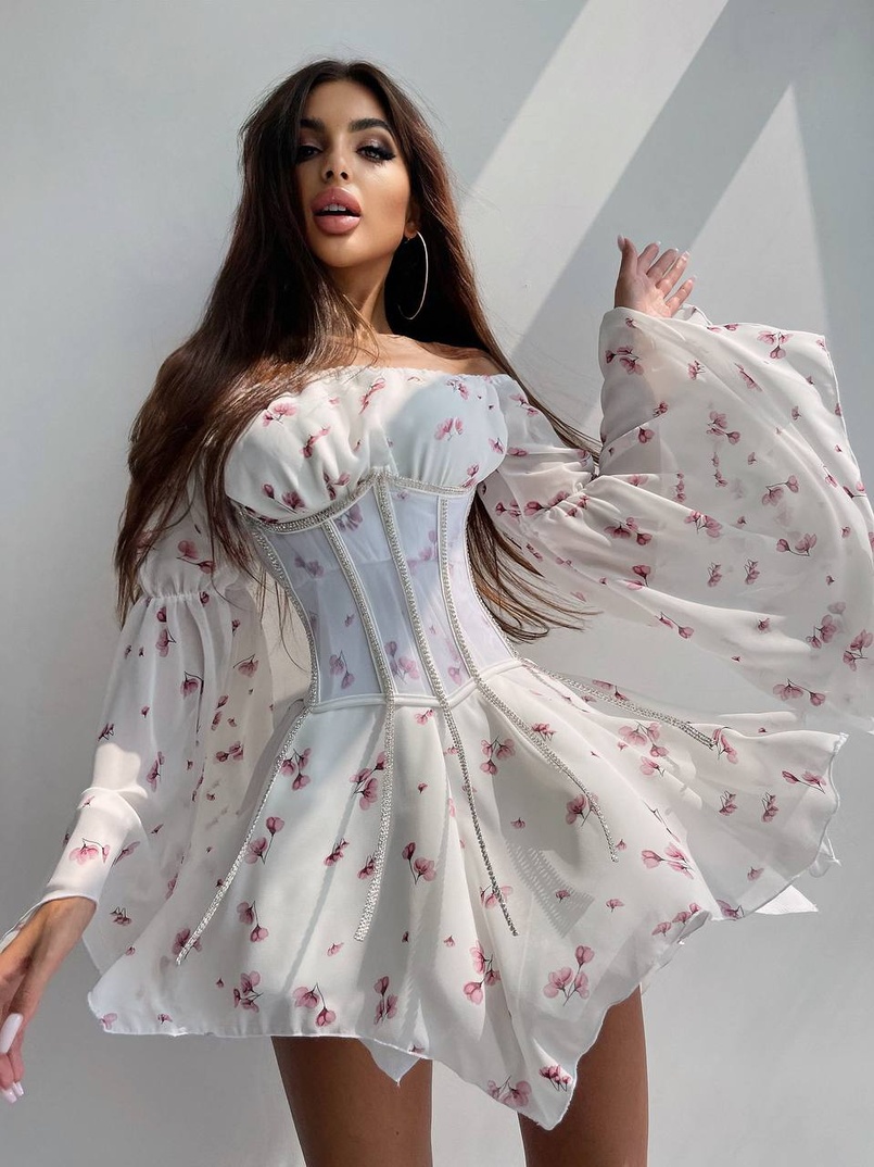 Шифонова сукня на підкладці з розкльошеними рукавами з асиметричною спідницею + корсет декорований стразами Шифонова сукня на підкладці з розкльошеними рукавами з асиметричною спідницею + корсет декорований стразами | PUSHKA SHOP