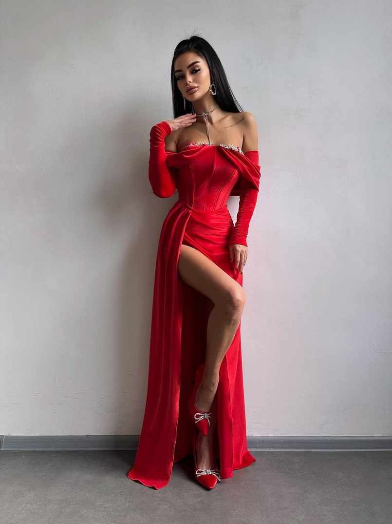 Оксамитова сукня максі декорована стразами Ручна робота Оксамитова сукня максі декорована стразами Ручна робота | PUSHKA SHOP