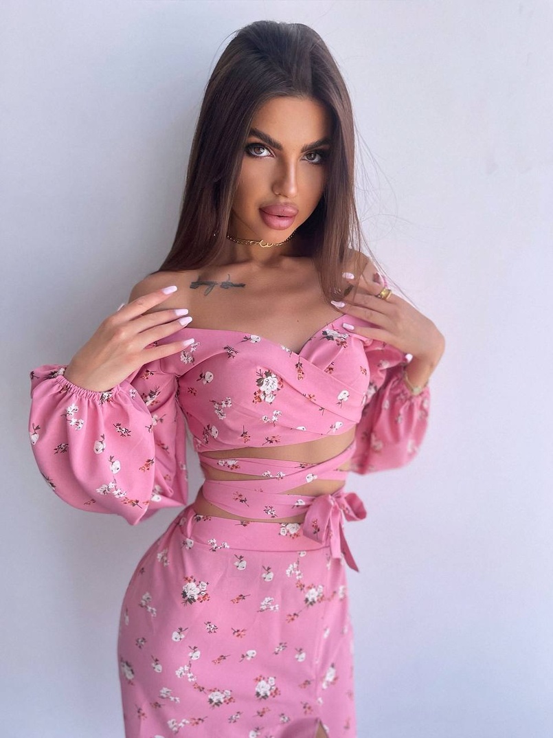 Квітковий комплект: топ із зав'язками на талії + спідниця міді з розрізом Квітковий комплект: топ із зав'язками на талії + спідниця міді з розрізом | PUSHKA SHOP