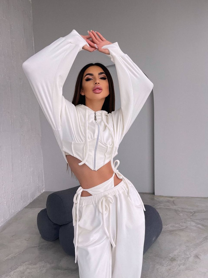 Велюровий комплект: кофта з корсетними елементами + джогери з імітацією трусиків Велюровий комплект: кофта з корсетними елементами + джогери з імітацією трусиків | PUSHKA SHOP