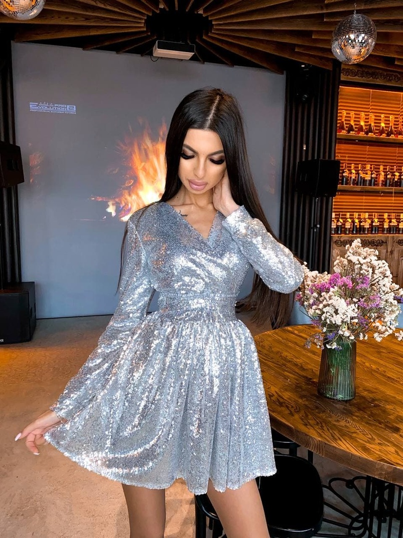 Платье в пайетки с широким поясом и завязками на талии Платье в пайетки с широким поясом и завязками на талии | PUSHKA SHOP