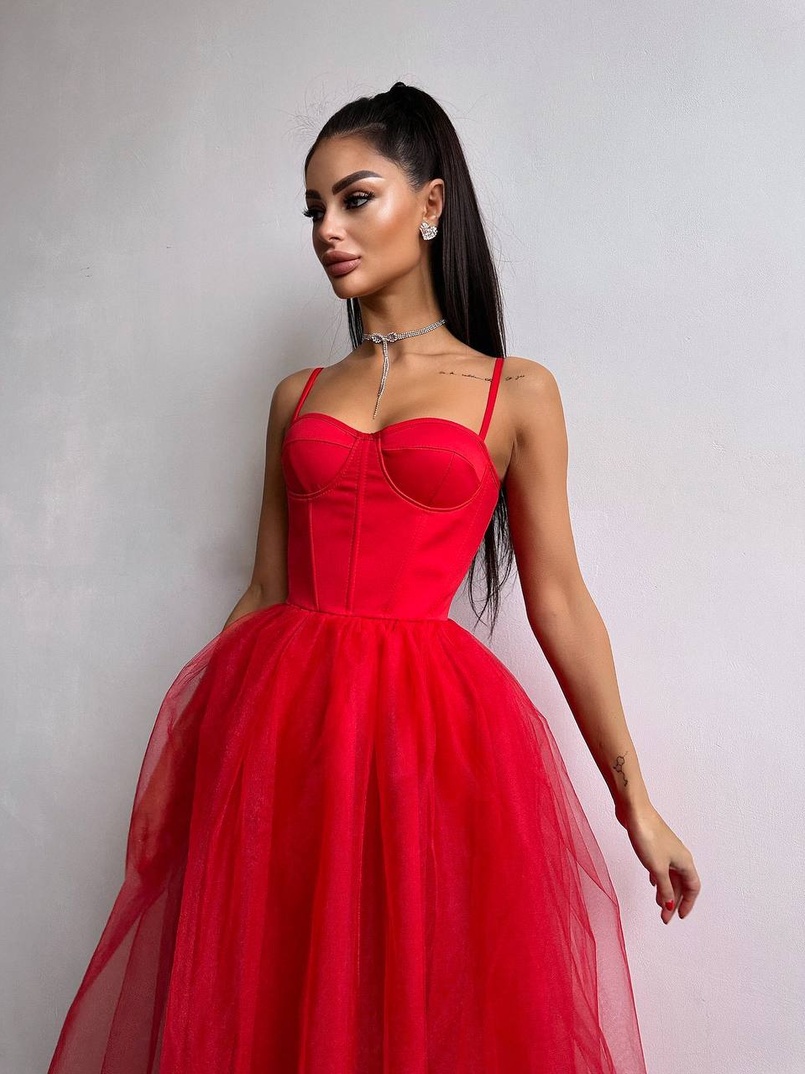 Сукня міді із чашечками з пишною спідницею Сукня міді із чашечками з пишною спідницею | PUSHKA SHOP