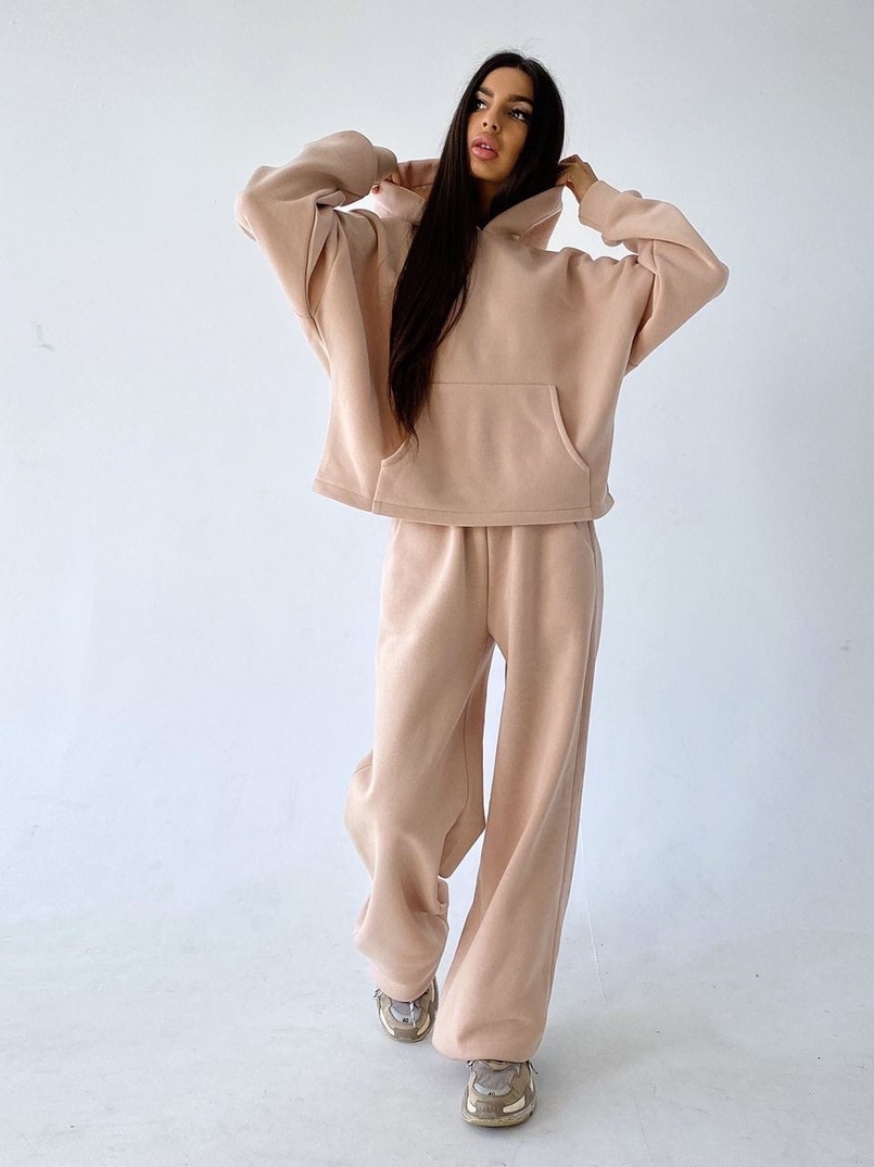 Бежевый oversize костюм с худи и расклешенными брюками Бежевый oversize костюм с худи и расклешенными брюками | PUSHKA SHOP