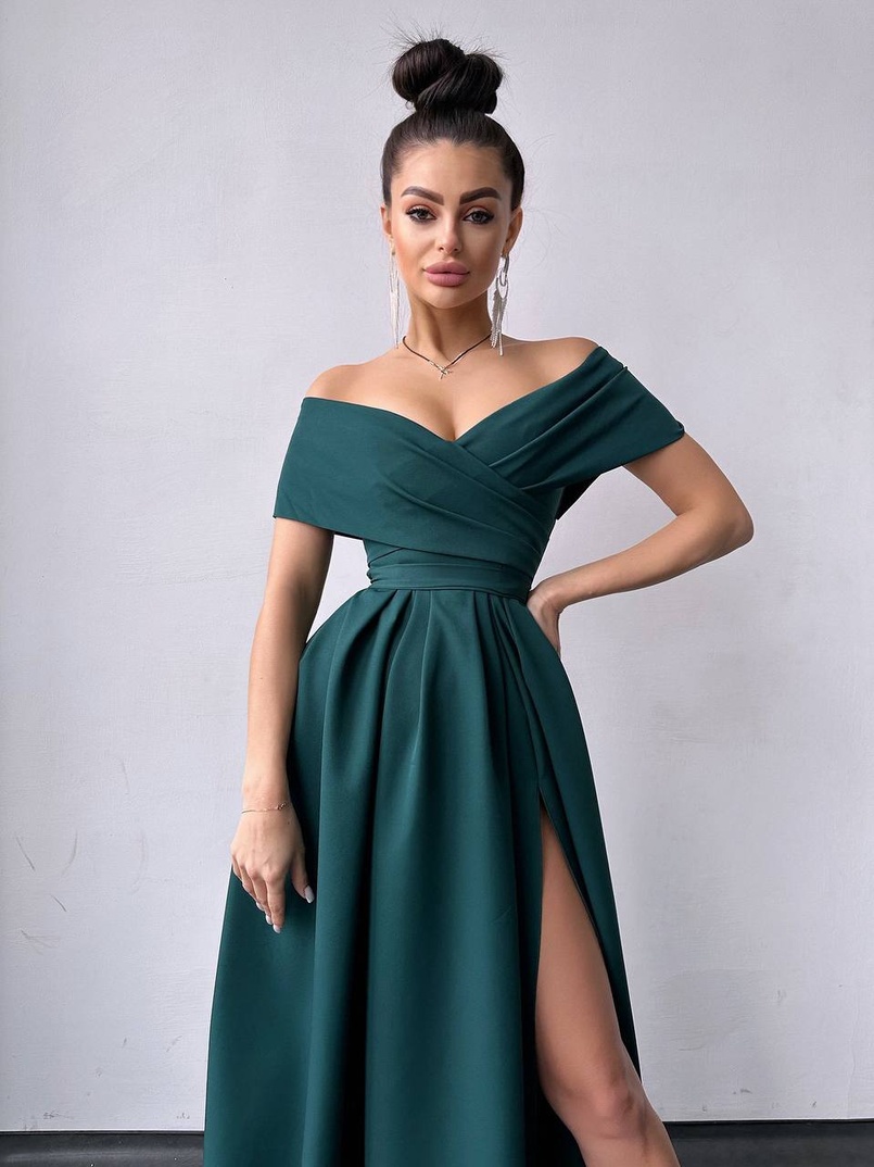 Сукня максі  з відкритими плечима та розрізом на спідниці Сукня максі  з відкритими плечима та розрізом на спідниці | PUSHKA SHOP