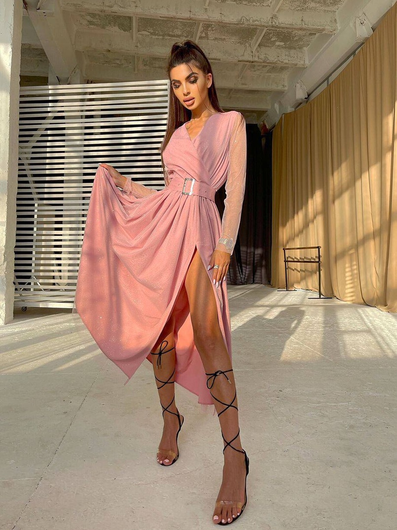 Блискуча сукня-міді із запахом на грудях і розрізом на спідниці з широким поясом Блискуча сукня-міді із запахом на грудях і розрізом на спідниці з широким поясом | PUSHKA SHOP