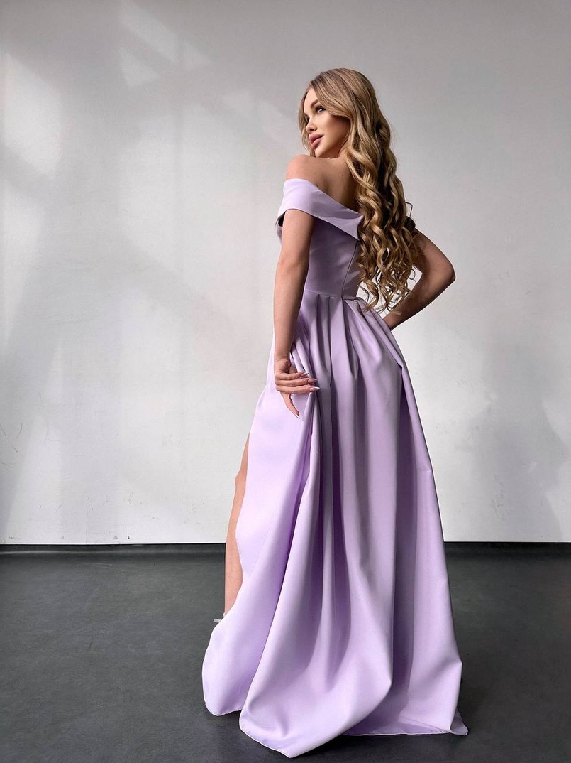 Сукня максі з розрізом на спідниці Сукня максі з розрізом на спідниці | PUSHKA SHOP