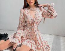 Цветочное платье с завязками на груди и пышной юбкой с оборками  Цветочное платье с завязками на груди и пышной юбкой с оборками  | PUSHKA SHOP