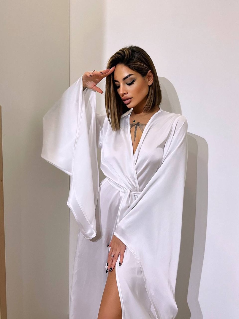 Шовковий халатик із розкльошеними рукавами Шовковий халатик із розкльошеними рукавами | PUSHKA SHOP