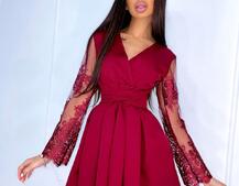 Милое платье  с расклешенными кружевными рукавами  | PUSHKA SHOP