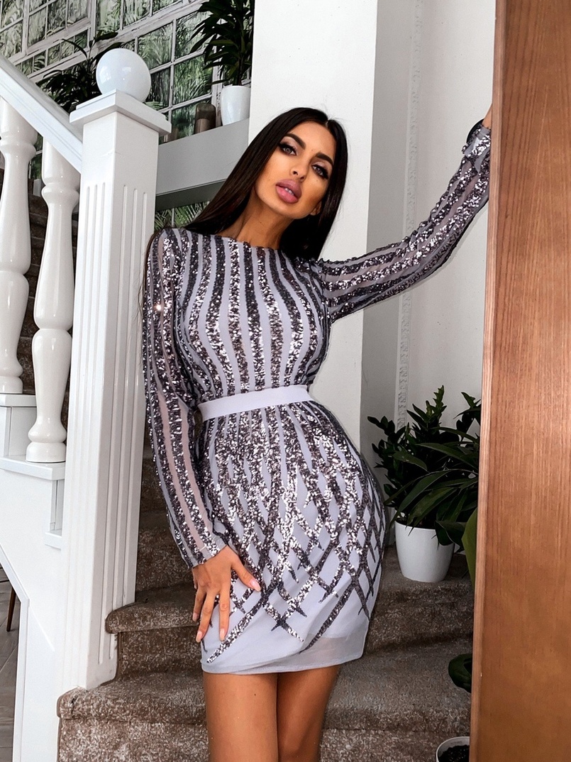 Коктейльное облегающее платье декорированное узором из пайеток Коктейльное облегающее платье декорированное узором из пайеток | PUSHKA SHOP