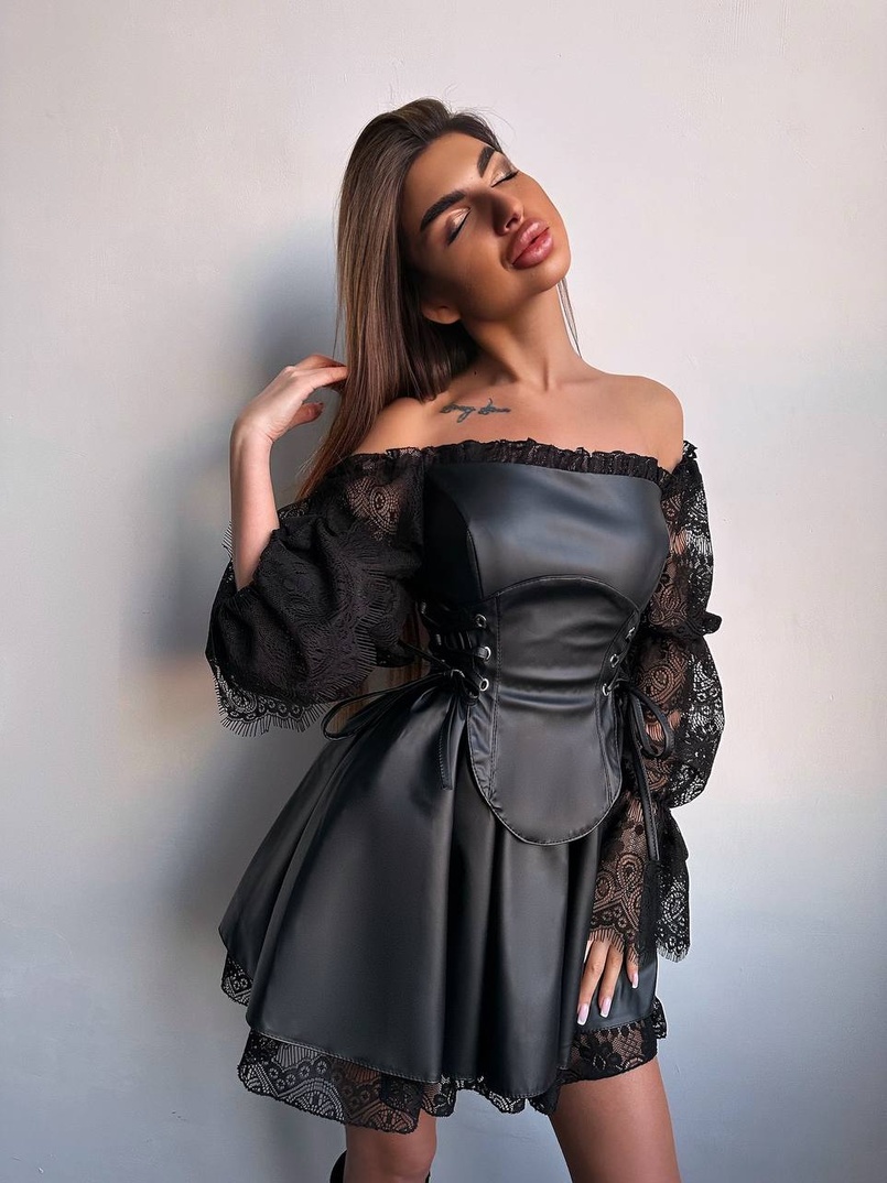 Корсетна сукня з еко-шкіри з мереживними рукавами | PUSHKA SHOP