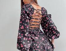 Цветочное платье-миди со шнуровкой на спинке и разрезом на ножке  Цветочное платье-миди со шнуровкой на спинке и разрезом на ножке  | PUSHKA SHOP