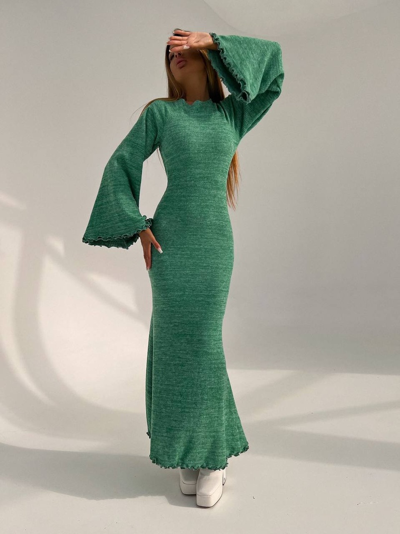 Трикотажна сукня максі з розкльошеними рукавами та відкритою спиною Трикотажна сукня максі з розкльошеними рукавами та відкритою спиною | PUSHKA SHOP