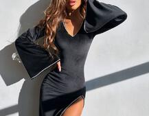 Оксамитова сукня міді з розкльошеними рукавами декорована стразами Оксамитова сукня міді з розкльошеними рукавами декорована стразами | PUSHKA SHOP