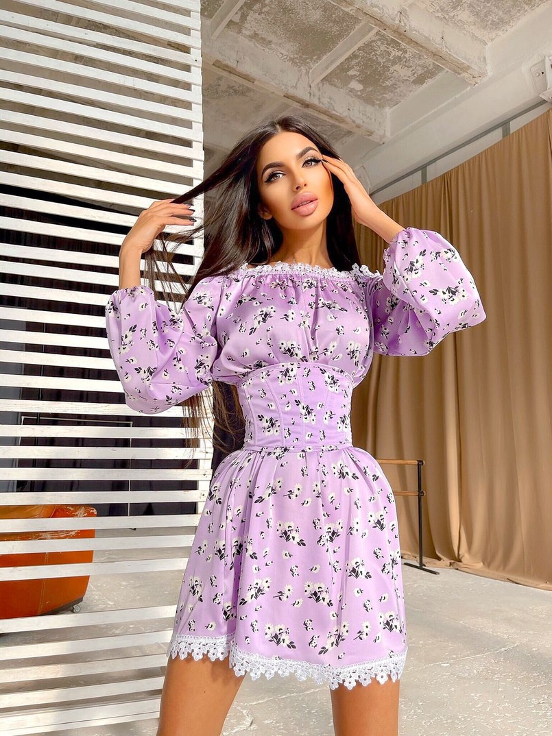 Шелковое платье,декорированное кружевом, в комплекте с корсетом Шелковое платье,декорированное кружевом, в комплекте с корсетом | PUSHKA SHOP