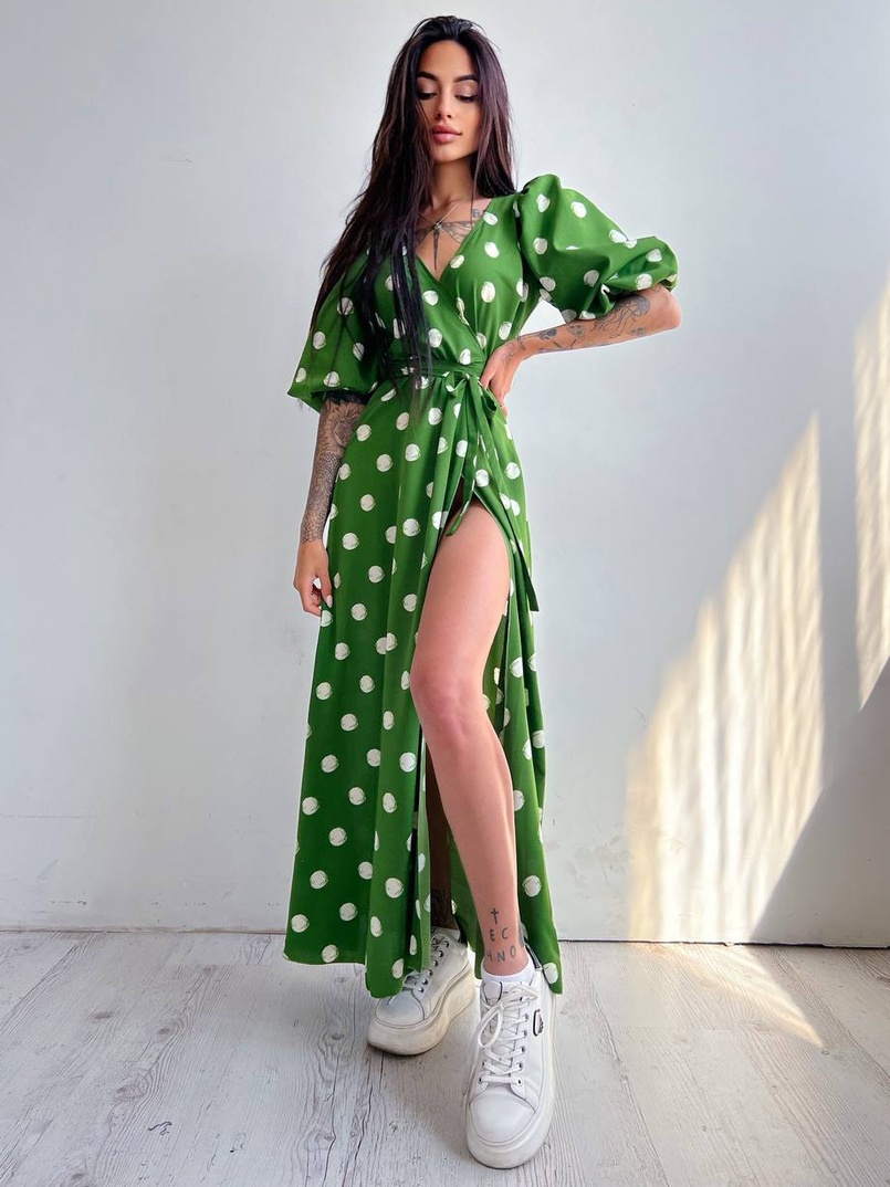 Платье миди в горох с запахом и объемными рукавами Платье миди в горох с запахом и объемными рукавами | PUSHKA SHOP