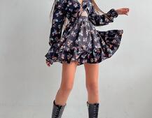 Цветочное платье с завязками на груди и пышной юбкой с оборками Цветочное платье с завязками на груди и пышной юбкой с оборками | PUSHKA SHOP