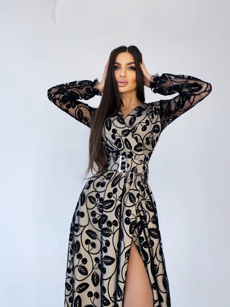 Платье миди с запахом на груди и разрезом на юбке Платье миди с запахом на груди и разрезом на юбке | PUSHKA SHOP