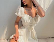 Платье со сборкой на груди и пышной юбкой Платье со сборкой на груди и пышной юбкой | PUSHKA SHOP