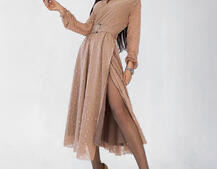 Платье миди с запахом на груди и разрезом на юбке Платье миди с запахом на груди и разрезом на юбке | PUSHKA SHOP