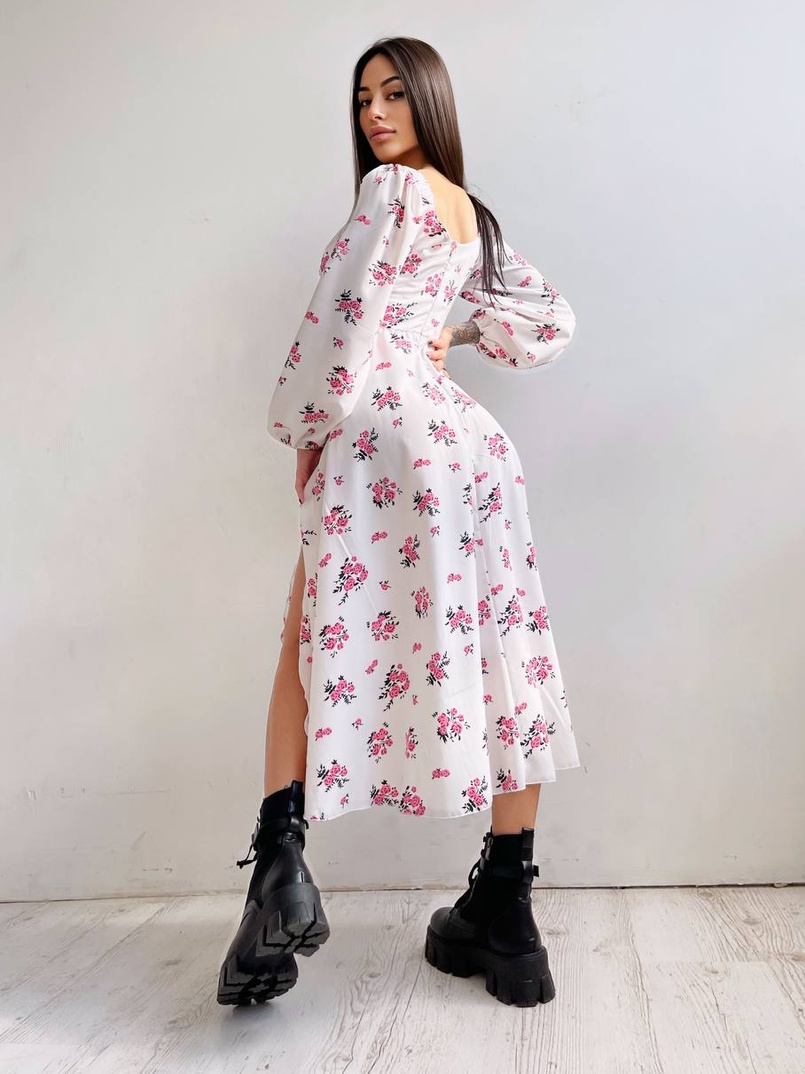 Цветочное платье-миди с разрезом и объемными рукавами Цветочное платье-миди с разрезом и объемными рукавами | PUSHKA SHOP