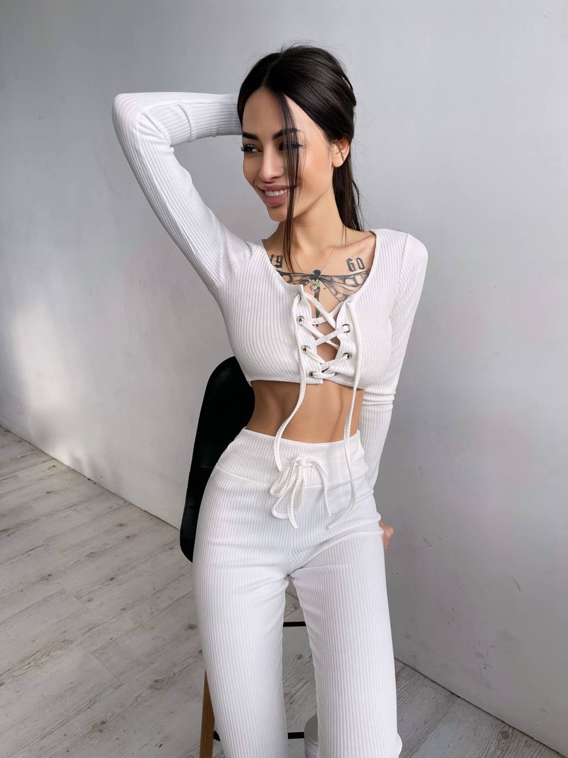 Трикотажный комплект: топ со шнуровкой + леггинсы Трикотажный комплект: топ со шнуровкой + леггинсы | PUSHKA SHOP