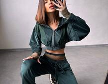 Велюровий комплект декорований стразами( бомбер+ рукавички+ штани + трусики) Велюровий комплект декорований стразами( бомбер+ рукавички+ штани + трусики) | PUSHKA SHOP