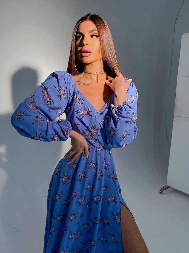 Цветочное платье-миди с разрезом и объемными рукавами Цветочное платье-миди с разрезом и объемными рукавами | PUSHKA SHOP