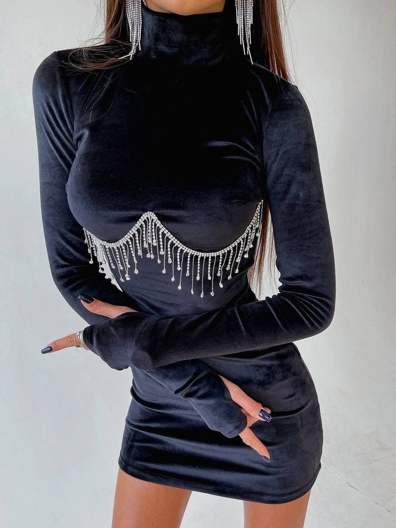 Оксамитова сукня з відкритою спинкою, декорована бахромою зі страз | PUSHKA SHOP