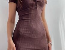 Трикотажное облегающее платье поло с разрезом  | PUSHKA SHOP