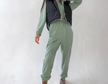 Комплект: комфортный трикотажный комбинезон   укорочённый двухсторонний жилет  | PUSHKA SHOP