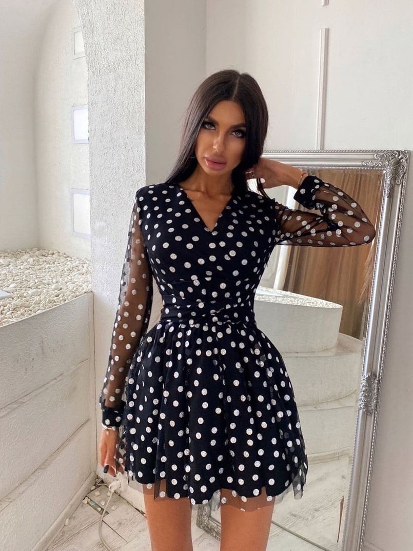 Милое платье с пышной юбочкой и запахом на груди Милое платье с пышной юбочкой и запахом на груди | PUSHKA SHOP