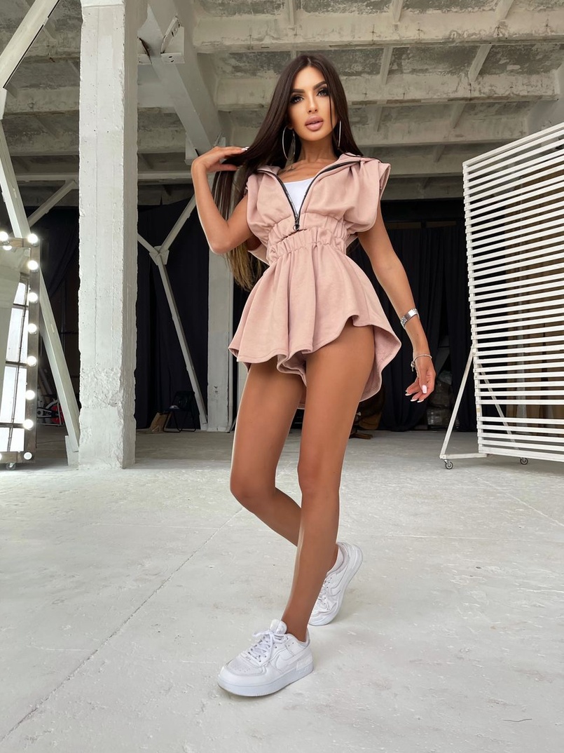 Комплект: расклешенные шорты + жилет с объемными плечиками на молнии  | PUSHKA SHOP