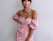 Сукня - міні з драпіруванням та трояндою-чокером Сукня - міні з драпіруванням та трояндою-чокером | PUSHKA SHOP