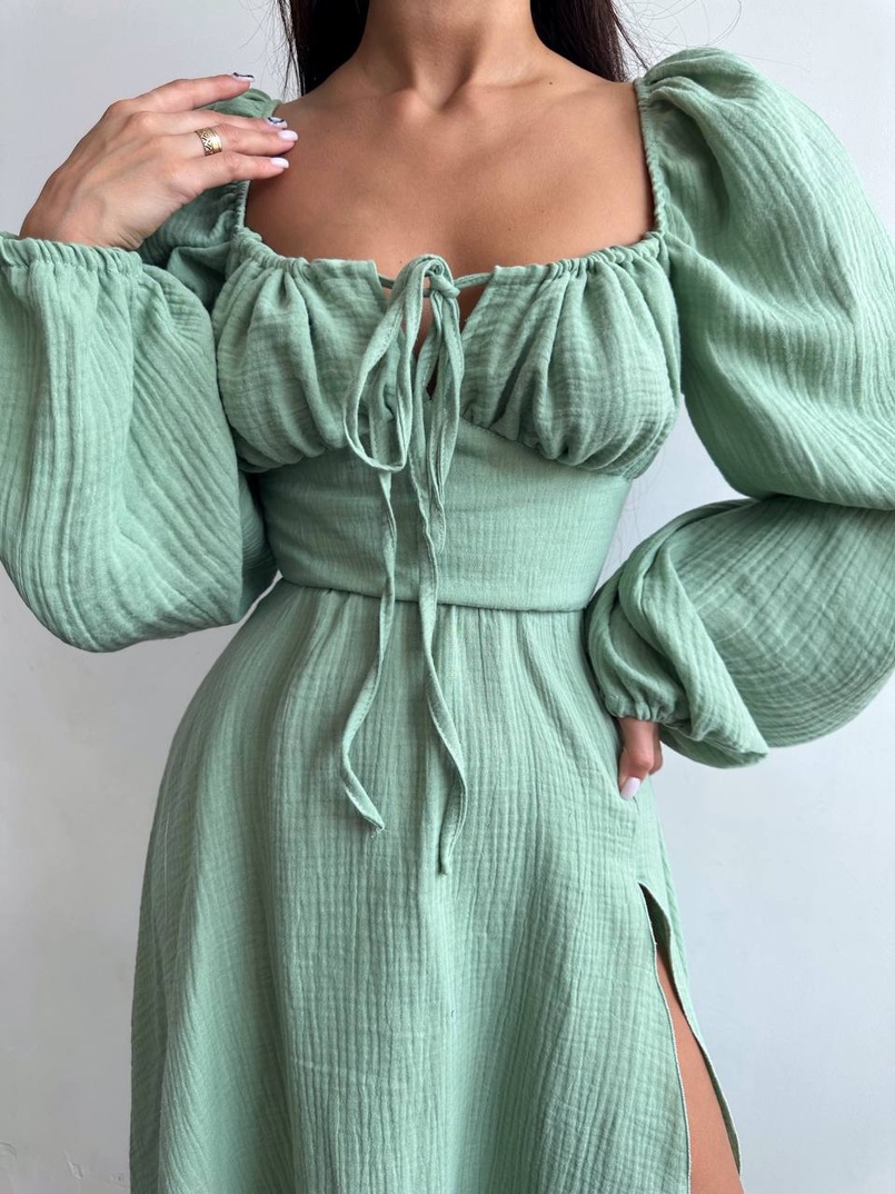 Муслінова сукня -міді з розрізом на ніжці Муслінова сукня -міді з розрізом на ніжці | PUSHKA SHOP