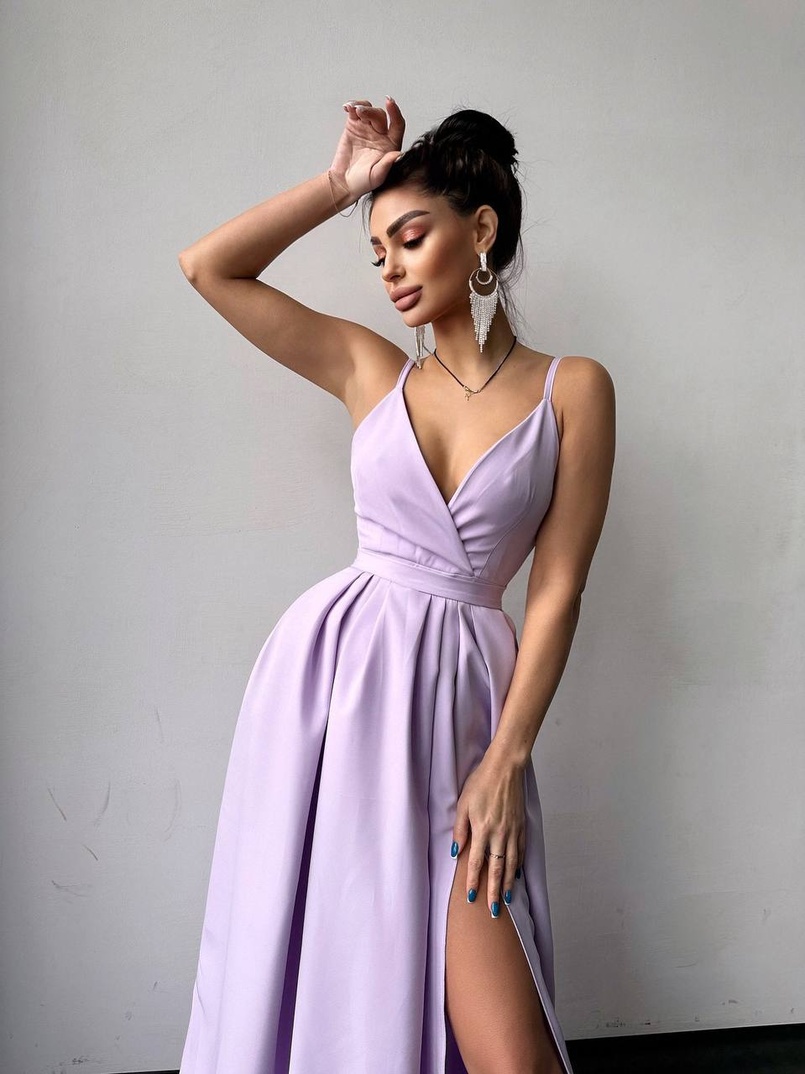 Сукня максі на тонких бретелях з розрізом на спідниці Сукня максі на тонких бретелях з розрізом на спідниці | PUSHKA SHOP