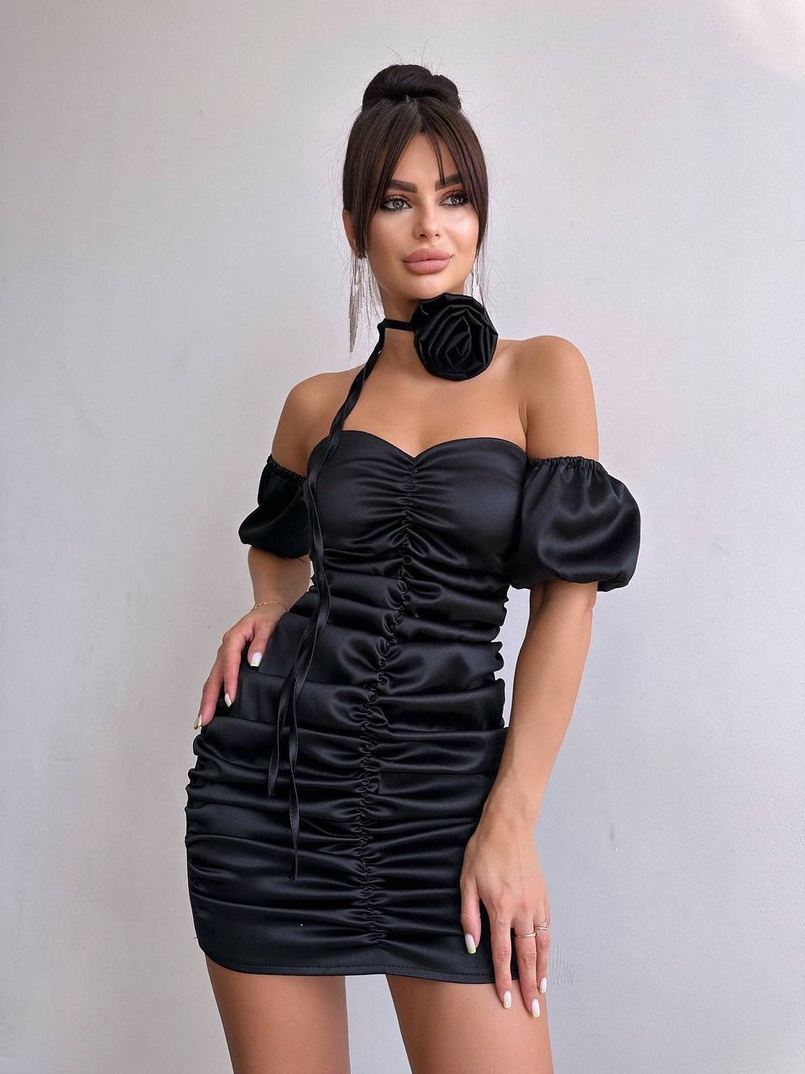 Сукня - міні з драпіруванням та трояндою-чокером Сукня - міні з драпіруванням та трояндою-чокером | PUSHKA SHOP