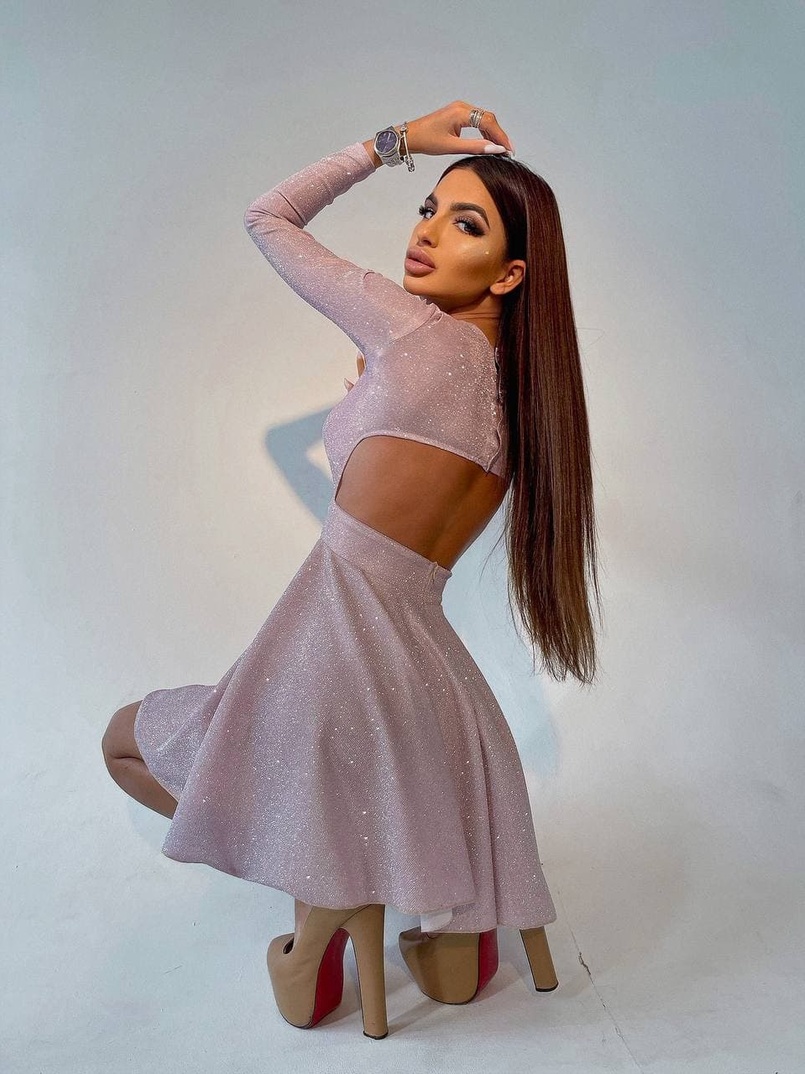 Приталенное блестящее платье с открытой спинкой  Приталенное блестящее платье с открытой спинкой  | PUSHKA SHOP