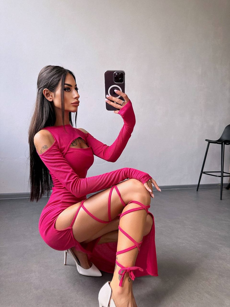 Трикотажна сукня з зав’язкою на ніжку Трикотажна сукня з зав’язкою на ніжку | PUSHKA SHOP